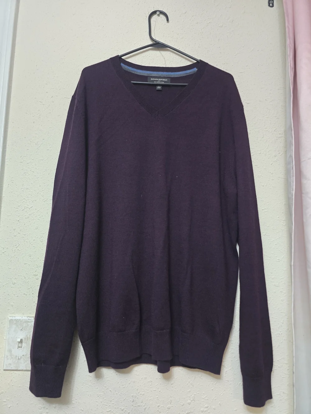 Banana Republic Men's V-Neck Sweater in Plum